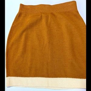 EUC St. John Sportswear Collection knit mini skirt, cognac and ivory